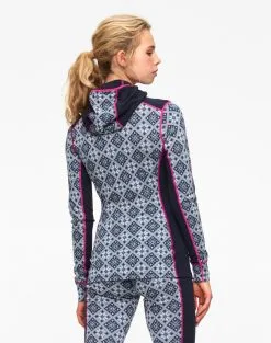 Kari Traa Rose Uldhættetrøje – 100% Merinould -Tilbud Try Ski Butik 622690 Rose Wool Hoodie Merino Wool ROYAL MODEL 2 Karitraa c0580cdd 575f 4252 9f92 a1367982bb3c