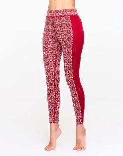Kari Traa Rose High Waist Pant - Højtaljede Skiunderbukser 47 Kari Traa Rose High Waist Pant - Højtaljede Skiunderbukser -Tilbud Try Ski Butik 622873 Rose Wool High Waist Pant Merino Wool RED MODEL 1 Karitraa 1