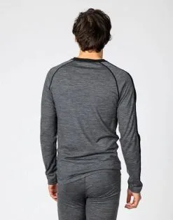 Bula Retro Wool Crew Skiundertøj Sæt Herre -Tilbud Try Ski Butik 720573 Retro Merino Wool Crew BLACKM MODEL 2 Bula da837e63 0793 4453 a4ce e1c8168fd257